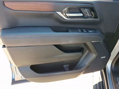 Used 2025 GMC Yukon Denali image 9