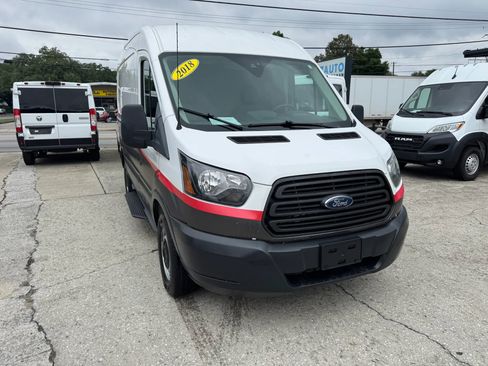 Used 2018 Ford Transit 250 130 Medium Roof RWD image 3
