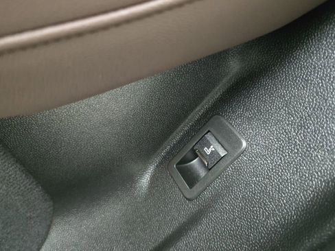 Used 2025 BMW iX xDrive50 image 26