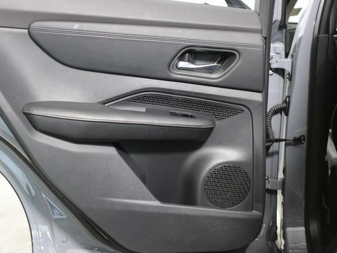 Used 2024 Nissan Ariya FWD image 28