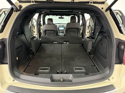 Used 2018 Ford Explorer XLT w/ Equipment Group 202A AWD/4WD image 31