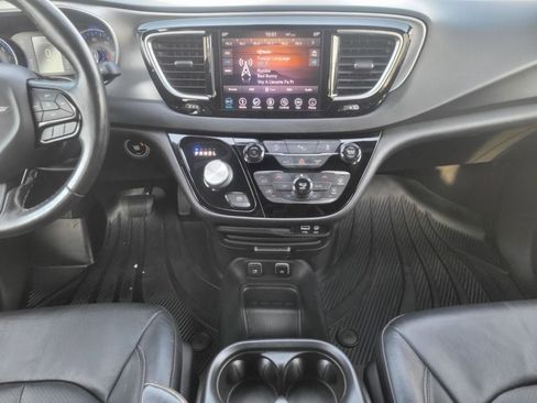 Used 2019 Chrysler Pacifica Touring-L w/ S Appearance Package image 12