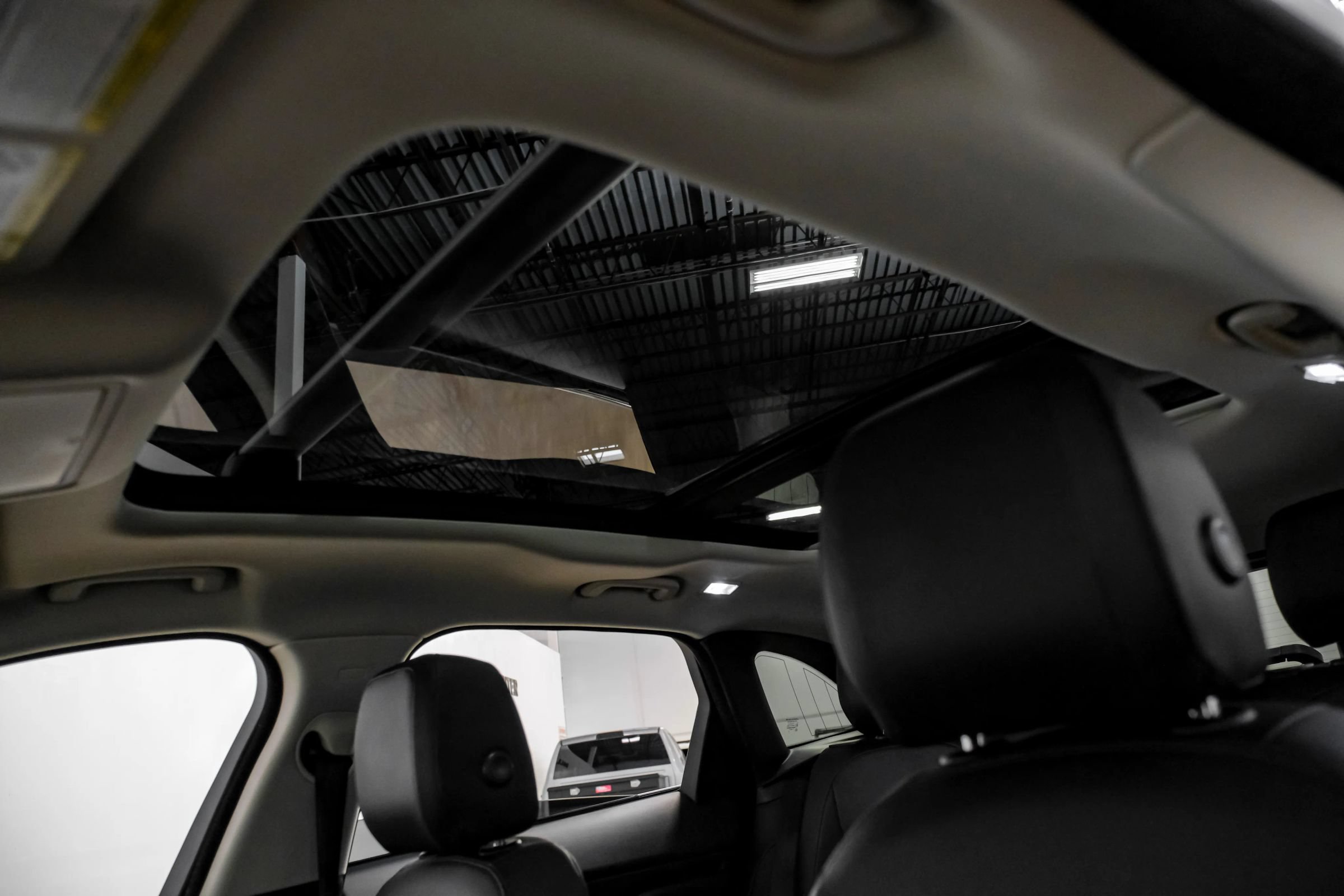 Used 2019 Jaguar F-PACE Premium AWD/4WD image 18