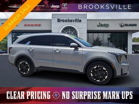 Used 2024 Kia Sorento S FWD image 1