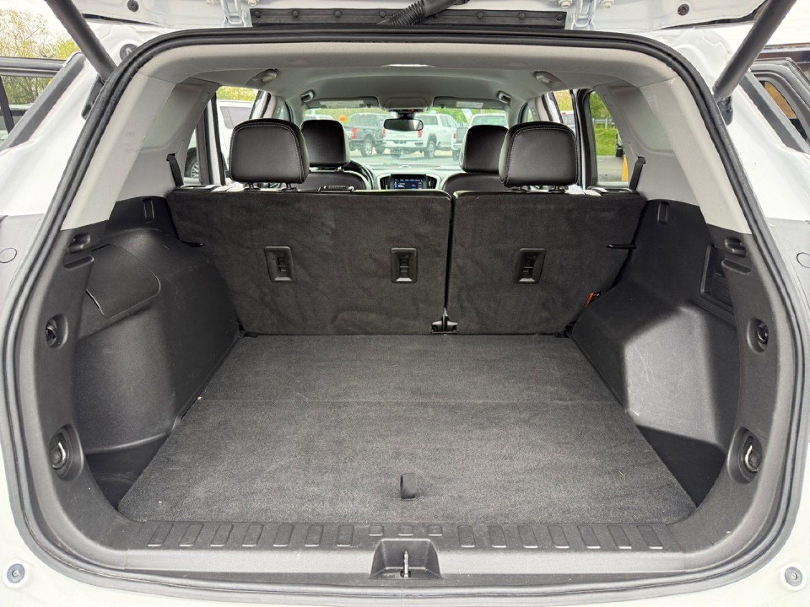 Used 2022 GMC Terrain SLT FWD image 30
