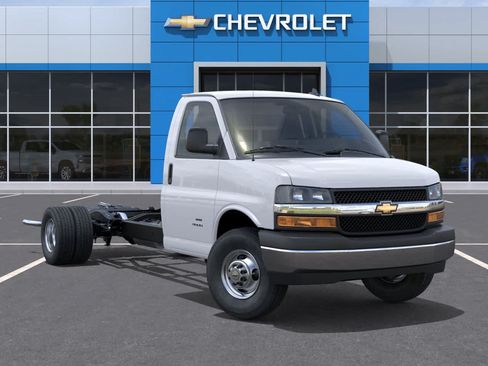 New 2025 Chevrolet Express 4500 w/ Power Convenience Package RWD image 7