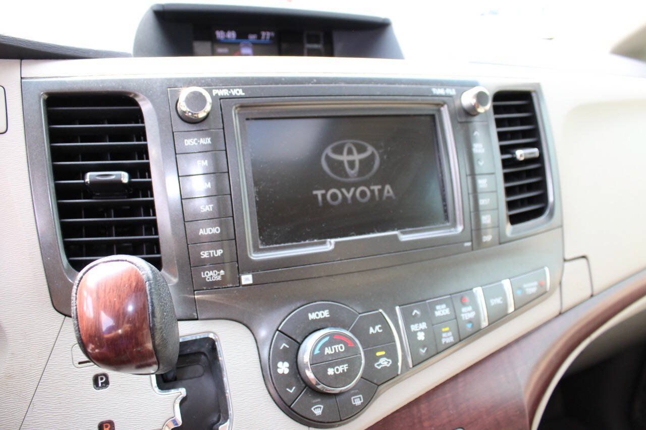 Used 2013 Toyota Sienna Limited w/ Premium Pkg FWD image 15