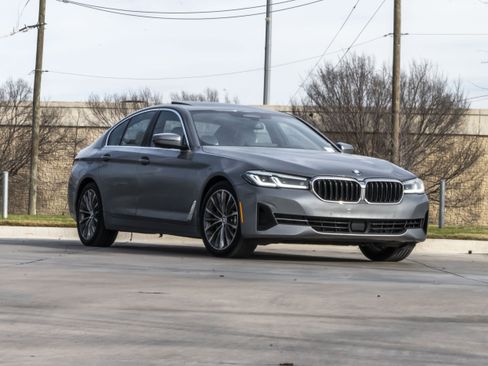 Used 2023 BMW 530i xDrive w/ Premium Package image 2