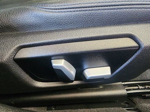 Used 2018 BMW 320i Sedan w/ Convenience Package image 58