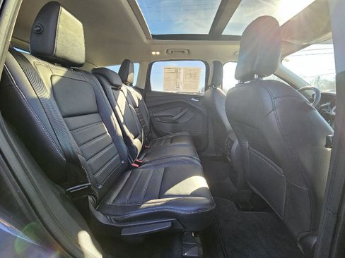 Used 2019 Ford Escape Titanium image 17