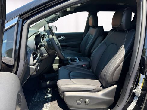 New 2027 Chrysler Pacifica Select w/ Family Tech Group FWD image 9