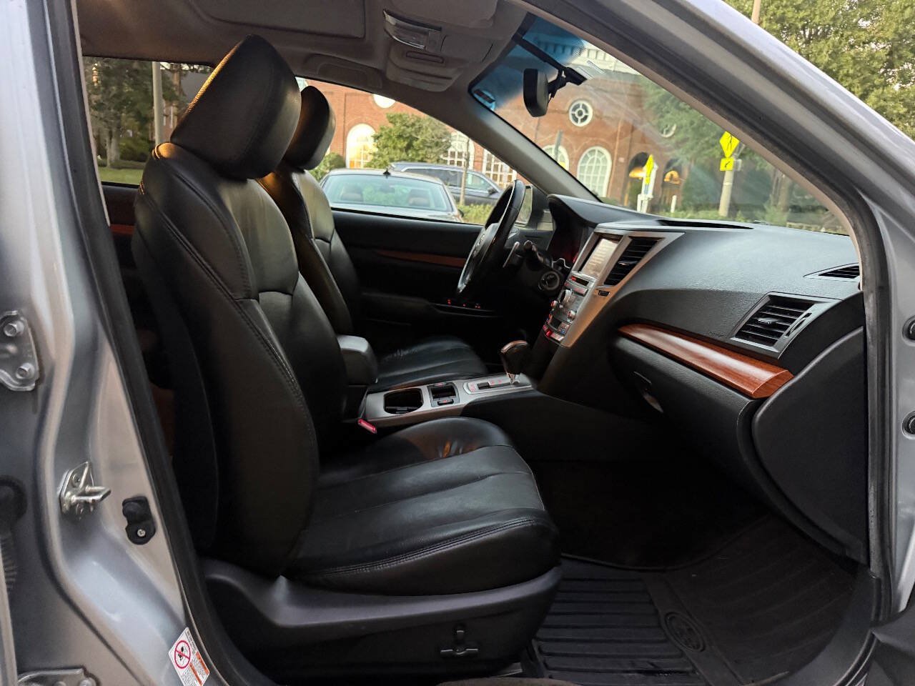 Used 2013 Subaru Outback 2.5i Limited w/ Popular Pkg 3 AWD/4WD image 19