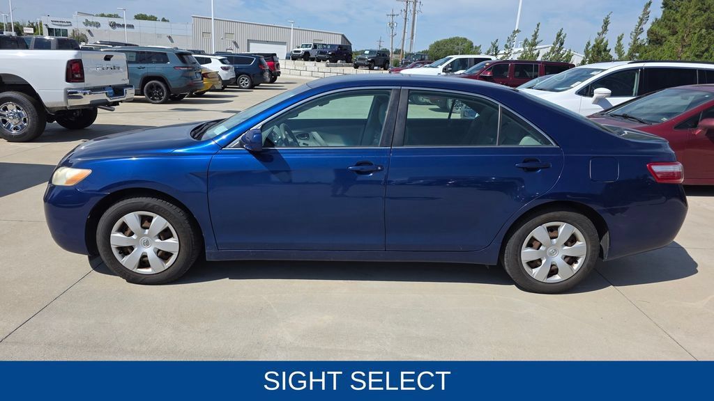 Used 2009 Toyota Camry LE FWD image 2