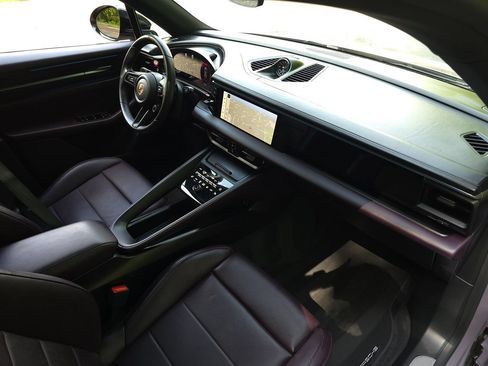 Used 2024 Porsche Macan 4 Electric AWD/4WD image 23