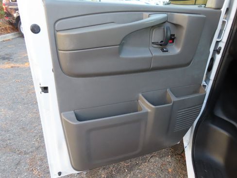 Used 2015 Chevrolet Express 2500 image 19