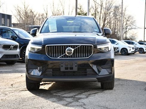 Certified 2025 Volvo XC40 B5 Core image 2