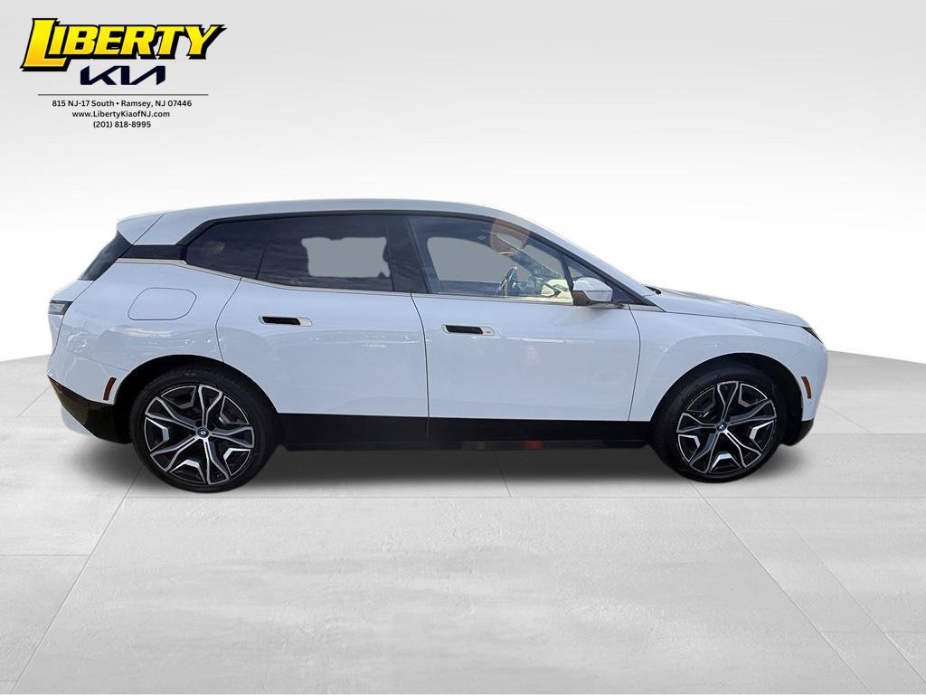 Used 2023 BMW iX xDrive50 w/ Premium Package AWD/4WD image 8