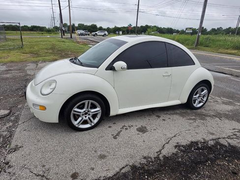 Used 2004 Volkswagen Beetle GLS FWD image 2