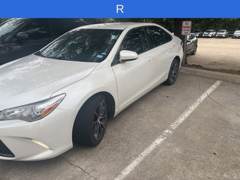 Used 2015 Toyota Camry XSE image 2