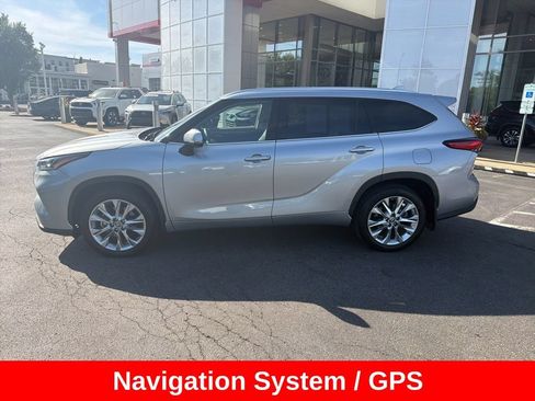 Used 2023 Toyota Highlander Limited AWD/4WD image 3