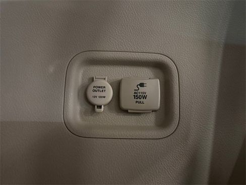 Used 2012 Hyundai Veracruz Limited w/ Entertainment Pkg image 20