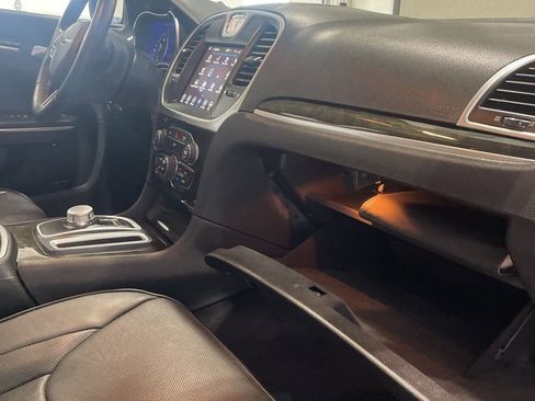 Used 2017 Chrysler 300 C image 48