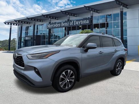 Used 2021 Toyota Highlander XLE image 8