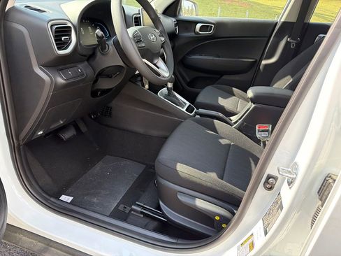 New 2026 Hyundai Venue SE FWD image 9