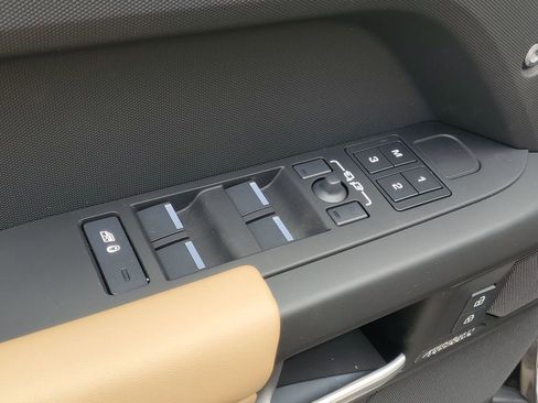 New 2026 Land Rover Defender 130 X-Dynamic SE AWD/4WD image 9