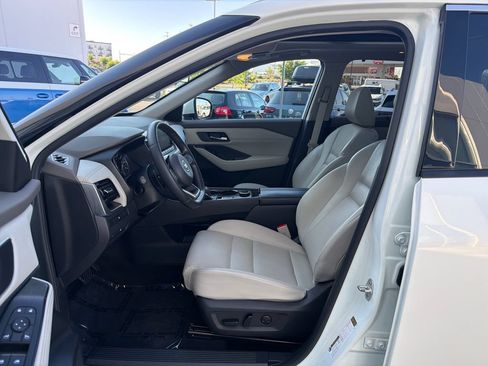 Used 2021 Nissan Rogue SV w/ Premium Package AWD/4WD image 9