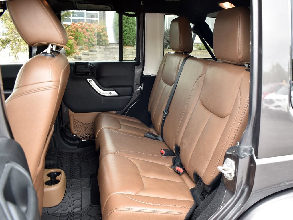 Used 2016 Jeep Wrangler Unlimited Sahara w/ Connectivity Group AWD/4WD image 6