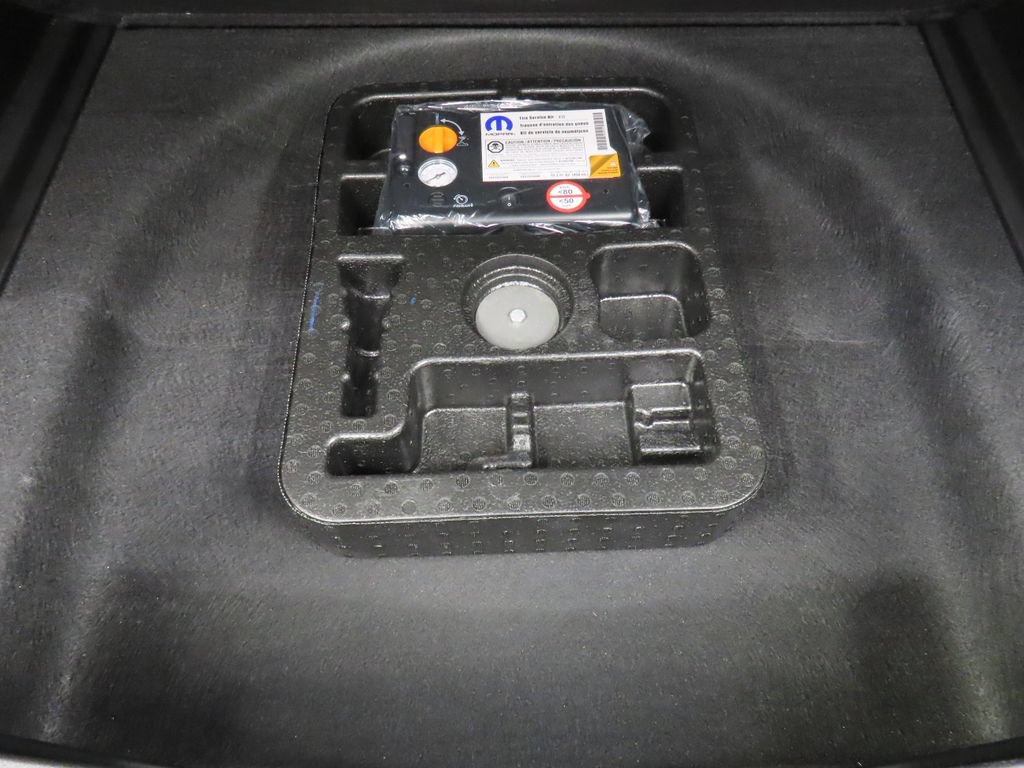 Used 2025 Jeep Compass Limited AWD/4WD image 38