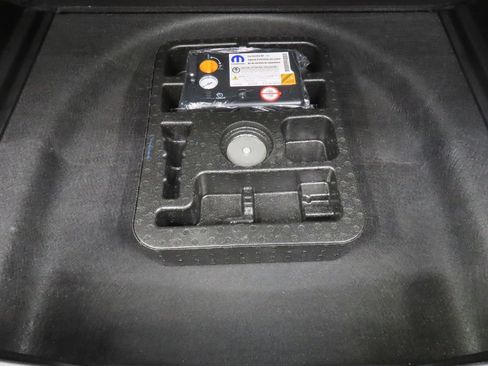 Used 2025 Jeep Compass Limited AWD/4WD image 38