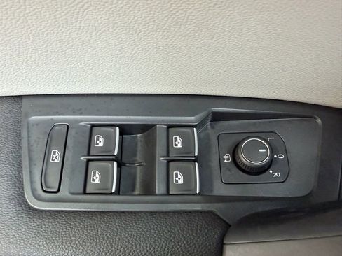 Used 2020 Volkswagen Tiguan SE image 21