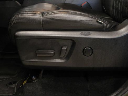 Used 2021 Toyota Tundra SR5 w/ SR5 Upgrade Package AWD/4WD image 15