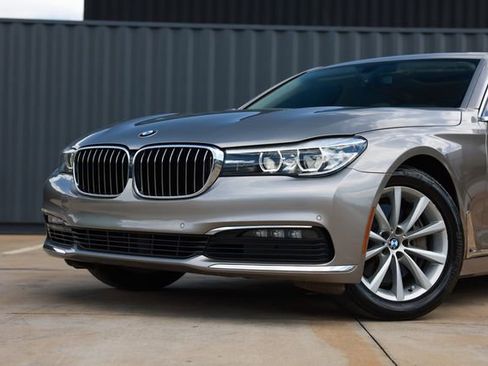 Used 2018 BMW 740i image 50