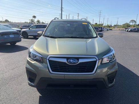Used 2019 Subaru Forester Premium w/ All-Weather Package image 2