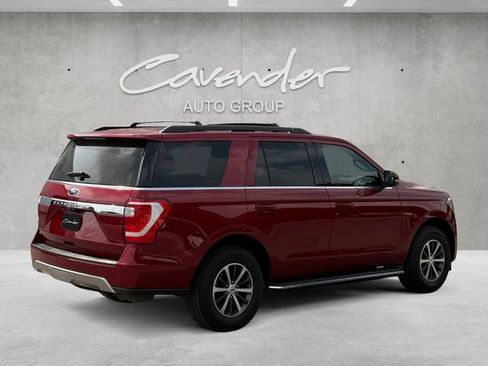 Used 2018 Ford Expedition XLT w/ Equipment Group 202A RWD image 16