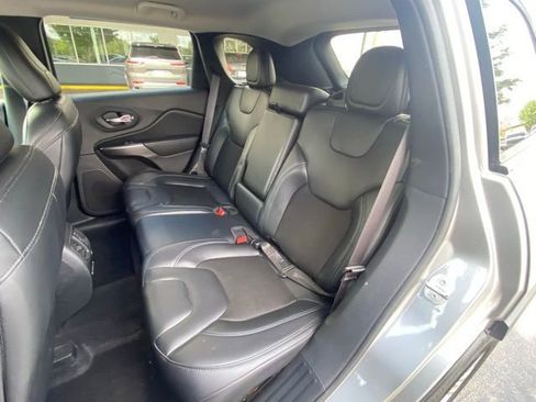 Used 2020 Jeep Cherokee Latitude Plus w/ Comfort/Convenience Group image 24