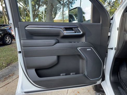 Used 2025 Chevrolet Silverado 2500 LTZ w/ LTZ Premium Package image 23