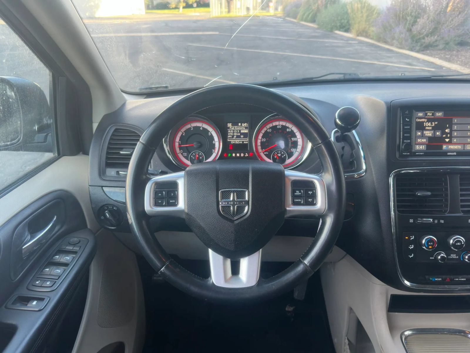 Used 2013 Dodge Grand Caravan SXT w/ Rear Park Assist Pkg FWD image 12