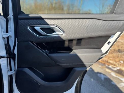 Used 2022 Land Rover Range Rover Velar R-Dynamic S image 15