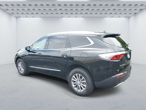 Used 2022 Buick Enclave Essence image 3