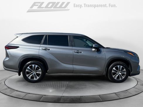 Used 2026 Toyota Highlander XLE AWD/4WD image 10