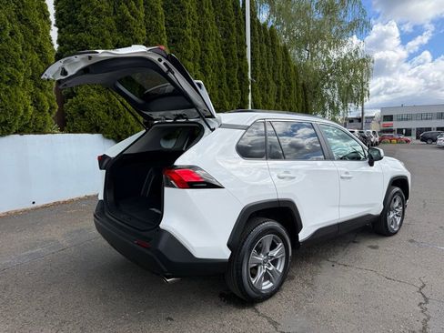 Used 2022 Toyota RAV4 XLE image 10