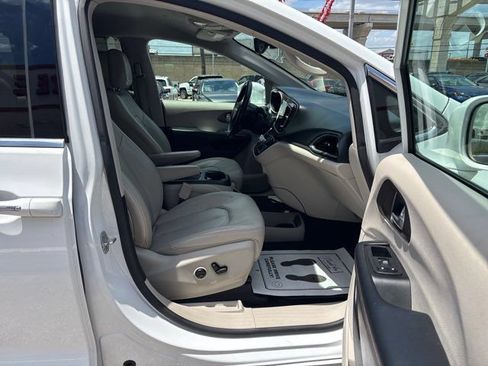 Used 2019 Chrysler Pacifica Touring-L Plus w/ Tire & Wheel Group FWD image 73