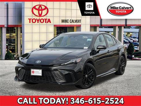 Certified 2025 Toyota Camry SE image 1