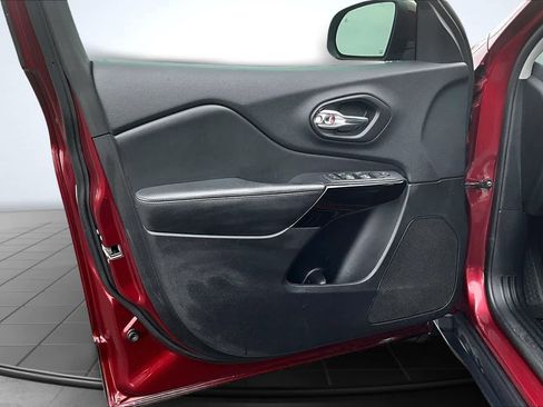 Used 2020 Jeep Cherokee Altitude image 28