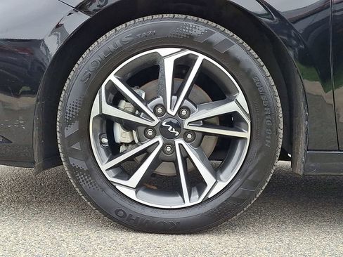 Used 2023 Kia Forte LXS w/ LXS Technology Package FWD image 9