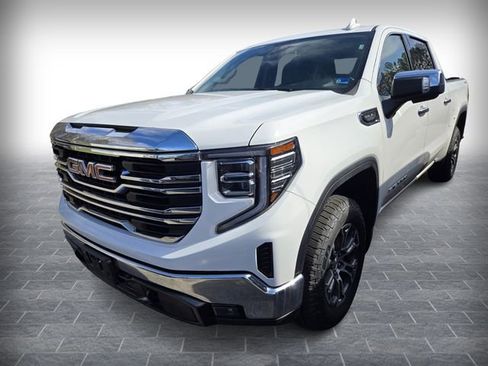 Used 2025 GMC Sierra 1500 SLT image 3